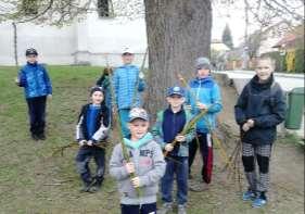Duben 2017 Pletení žil Ve středu před Velikonocemi se sešli kluci z našeho oddílu, aby si