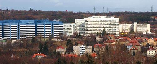V univerzitní nemocnice se přemění devět dosavadních fakultních zařízení, přibude k nim pražská vojenská nemocnice, naopak obě brněnské fakultky se sloučí v jednu.
