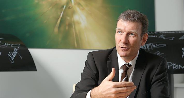 www.euro.cz 37 rozhovor report Thomas KleefuSS (50) Studoval business administration na univerzitě v Kolíně nad Rýnem. Má více než 20letou zkušenost s ropným a plynárenským průmyslem.