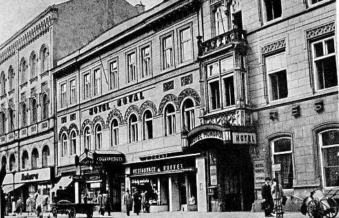avše si chtěla vyzkoušet, poznávat Velký sen Josefíny Šimrové začal odpolední svačinou u majitele manufaktury na výrobu kartonu Václava Zinsmeistera.