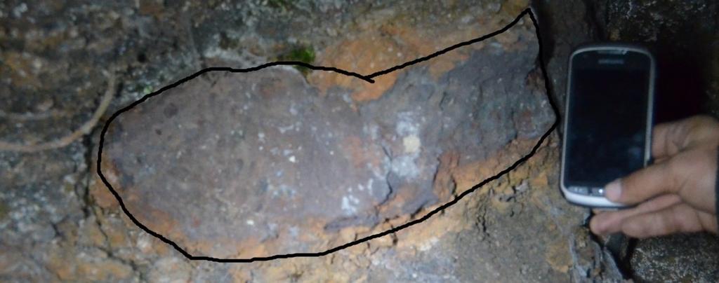 obr. 13: Geologická mapa oblasti Mezina (autor na topografické mapě [11]) Během sopečné aktivity byla explozivní fáze vícekrát přerušena fázemi efuzivními.