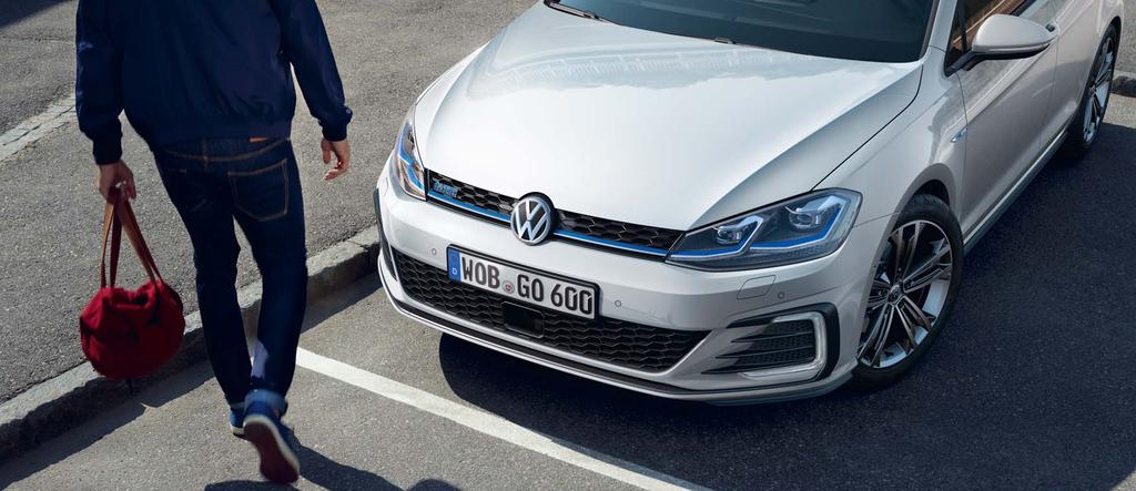 Obsah 06 08 10 12 14 16 18 20 22 24 26 Pohon & Možnosti nabíjení Exteriér Interiér Konektivita Infotainment Asistenční systémy Motor
