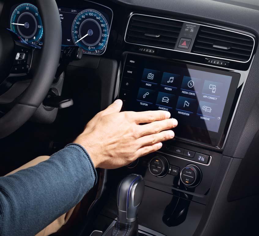 Infotainment Ukazatel směru, řídicí centrum i zábavní systém navigační systémy určené pro nový Golf GTE jsou skutečnými multitalenty.
