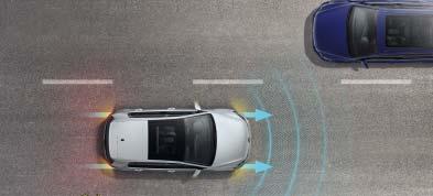 ¹) Asistent pro vyparkování kontroluje při couvání z parkovacího místa prostor po stranách Vašeho vozu a upozorňuje na automobily blížící se v příčném směru.