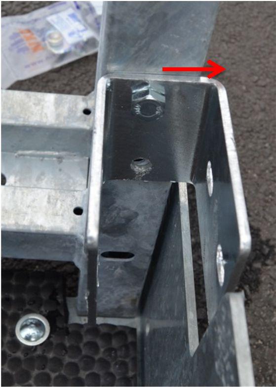 K přišroubování kotev k rámu používejte krátké šrouby M8x30 Kotvy mají