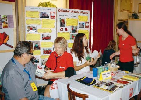 (ilo) Na Senior symposiu zazpívá Věra Martinová PŘÍRODA ČARUJE a lidé tvoří. Přírodniny, které Přerované přinesou do Pasáže a na náměstí TGM, poslouží k vytvoření barevných obrazců.