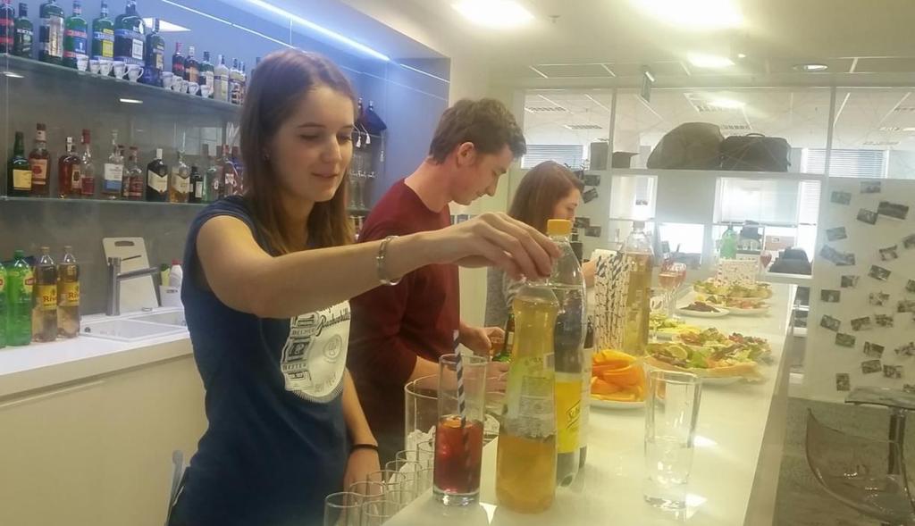 LISTOPAD - PROSINEC TRAINEE SNÍDANĚ ČI SVAČINA Vašich 45 minut slávy zkušenosti a