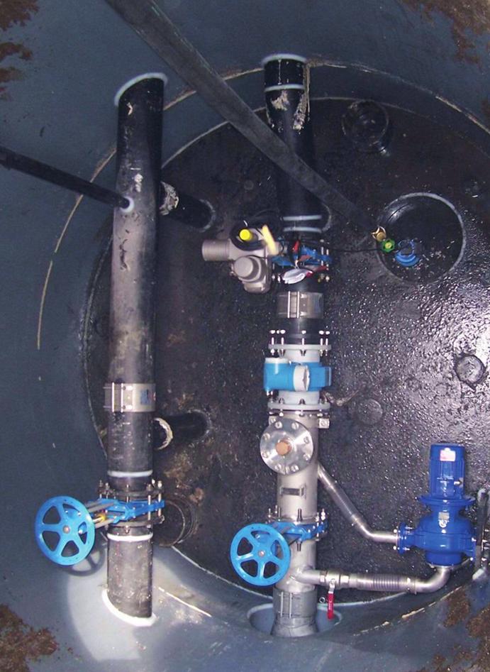 Díky potrubí bezpečnostního obtoku se dá ventil rychle zprovoznit. Na jednotné kanalizaci je nutné ovládat šoupátka T-klíčem z povrchu.