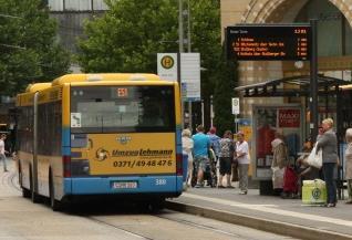 DŮVOD 3 PRAHA JE JEDNO Z POSLEDNÍCH VYSPĚLÝCH MĚST BEZ ON-LINE INFORMACÍ PRO CESTUJÍCÍ Elektronické panely na zastávkách s aktuálními odjezdy spojů jsou pouze na vybraných zastávkách, na těch