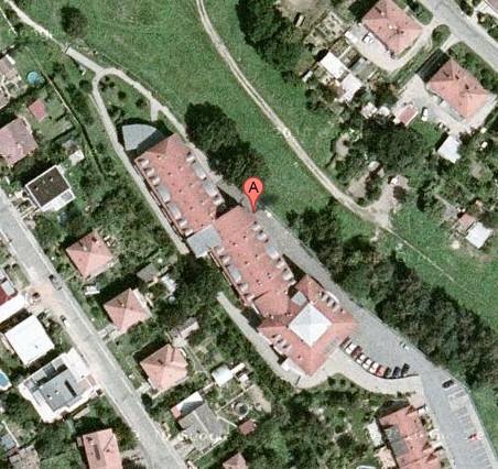 Obr. č. 13: Letecký snímek domova pro seniory [28] V bezbariérové čtyřpodlaţní budově znázorněné na obrázku č. 14 je ubytováno 101 uţivatelů.