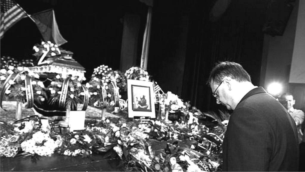 STRANA 6 TREFA ZÁŘÍ 2010 Topol nek m již svèho plnohodnotnèho n hradnìka Tím myslím nejen v čele strany, v křesle premiéra, ale i v takové hnusárně, jakou je obdiv a úcta k vrahům.