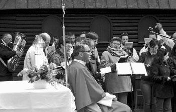 května) přišli a přijeli na kolech i Buchlovjané.