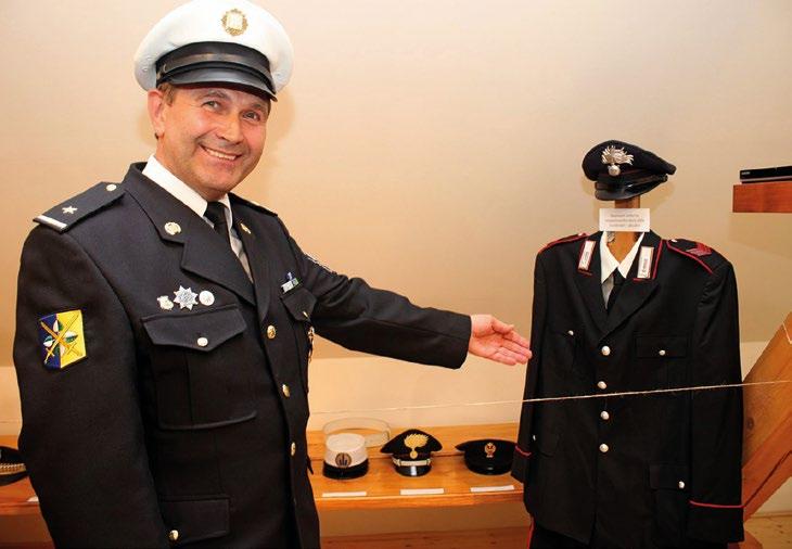 Stodůlková a sbírku policejních čepic a uniforem ing.
