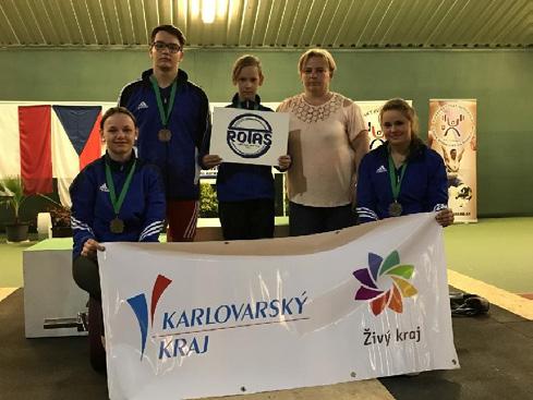 Belgie, Maďarska, Švýcarska, Estonska, Španělska a Indie. V kategorii GIRLS se umístila na 5. místě Lucie ZRONKOVÁ výkonem 117 Sb. za 65 kg ve dvojboji (26+39).
