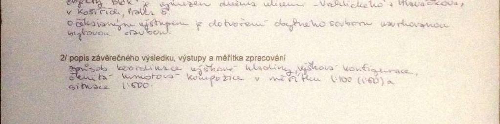 Navrhovaný dům dorovnává výškovou rozdílnost pomocí ustupujících podlaží, kdy do hlavní, rušné ulice (Vrchlického) má 5 nadzemních podlaží a do vedlejší, klidné