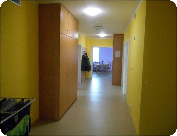 schodiště do 3. NP a domácnost pro 4 klienty.