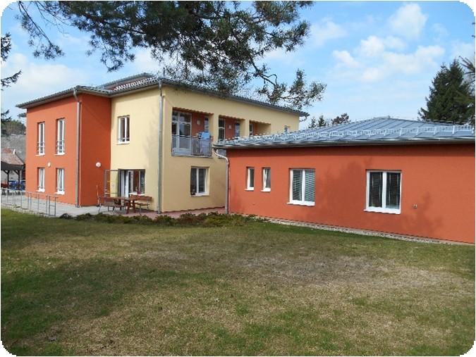 Budova ve Velkém Šenově, místní část Leopoldka Skládá se ze dvou částí z části obytné a části
