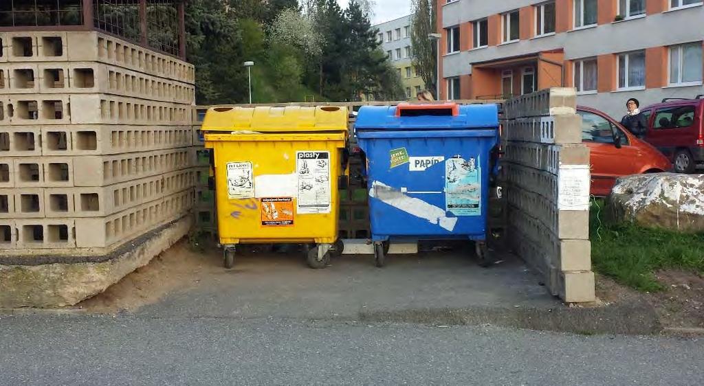Na Pražské ulici u finančního úřadu je pouze jeden kontejner na plast a na papír. Bylo by možné tam přidat i další kontejnery tohoto typu?