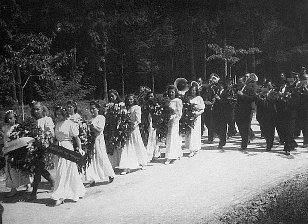 Nacistické velení na to zareagovalo povoláním 574. kozáckého praporu.