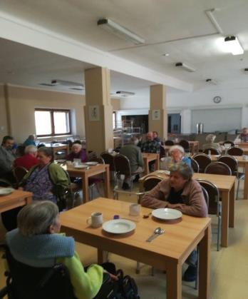 Z pečiva upřednostňujeme cereální a celozrnné pečivo, které je pro naše klienty velmi dobře stravitelné a především obsahuje vysoké množství nezbytně nutné vlákniny.