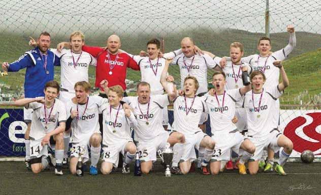 Vinnarar av 3. deild menn 2015: 07 Vestur Vinnarar av 3. deild menn 2015: 07 Vestur Standandi f.v.: Per Joensen (venjari), Poul Poulsen, Birgir Joensen, Uni Falkvard, Wentzil Mouritsen, Bjarni Dalsgaard og Hørður Hentze Johansen.