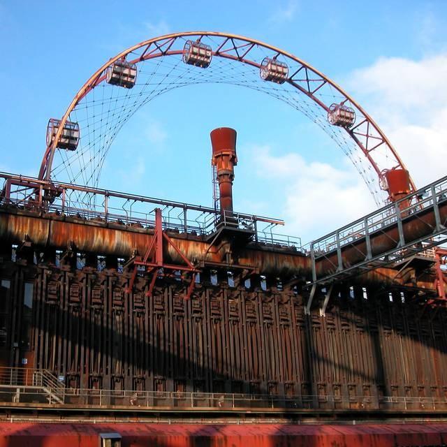 Umělecká šachta Zollverein Dílna malíře, spisovatele a sběratele Thomase Rothera u šachty 1/2/8 slouží jako obytný prostor i výstavní síň.