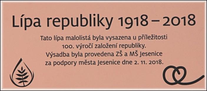 Nejprve vyslechly projev pana ředitele Koníře a pak pan starosta s panem školníkem hodili do vyhloubené díry trochu