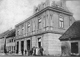Zmíněná instituce je jedním z největších videoarchivů na světě, který díky nadaci Survivors of the Shoah Stevena Spielberga (jenž se inspiroval vlastními zkušenostmi z natáčení filmu Schindlerův