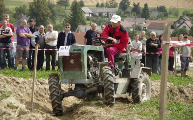 Přijďte se podívat na naši schůzku! Kdy se scházíme? Pravidelně jednou týdně na dvě hodiny Kde?