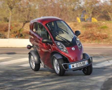 2.6.8 Lumeneo Smera Miniaturní elektromobil Smera od francouzské firmy Lumeneo určený pro přepravu maximálně dvou osob