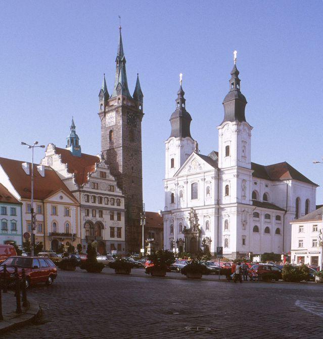 VÝZNAMNÉ STAVBY VEŘEJNÉ BUDOVY - chrámy, kláštery, městské hrady či zámky, paláce, radnice, veřejné stavby z 19. a 20.