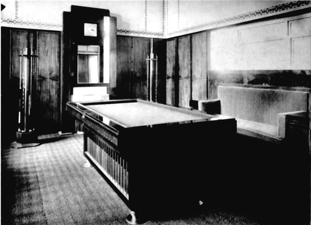 Období ranné moderny v Gočárově interiérové tvorbě, které můţeme označit také jako předkubistické, začíná v roce 1905, tedy v době Gočárova ukončení studia na Uměleckoprůmyslové škole v Praze a končí