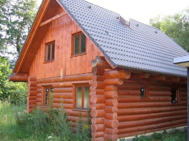 kulatin je možné pomocí drážky vyplněné ovčí vlnou. Na tento druh staveb je potřebné velké množství kvalitního dřeva. [7] Grafika 1.