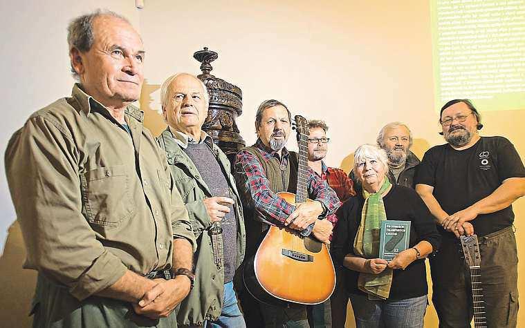 Koncem listopadu se tu sešly desítky jihočeských trampů, aby oslavily vznik útlé publikace, která přináší třináct medailonků osobností tohoto hnutí.
