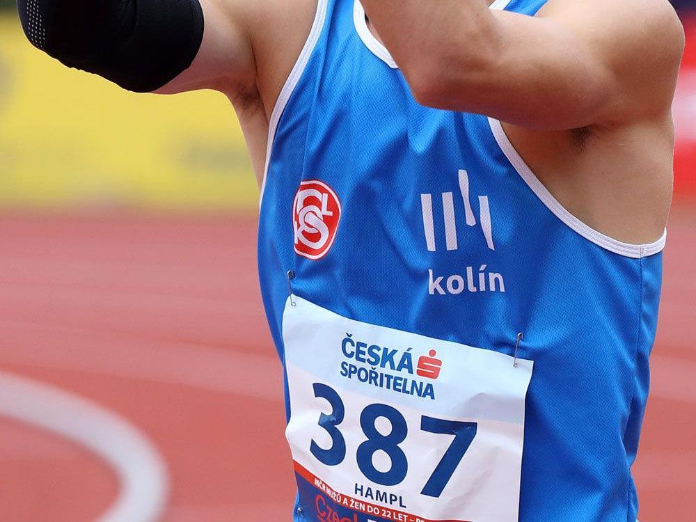 Na mistrovství Evropy do 19 let se nominoval Štěpán Hampl, který mezi o rok staršími soupeři vybojoval jak na 100 metrů, tak na 200 metrů semifinále. Na kratší trati v něm získal 15.