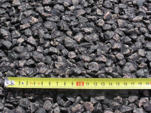 2.1.4 ůsfaltový koberec drenážní ĚPůě Jedná se o asfaltovou směs s vysokou mezerovitostí (vyšší jak 17%). [22] Čára zrnitosti je přerušená. Nosnou kostru tvoří kamenivo nejhrubší zastoupené frakce.