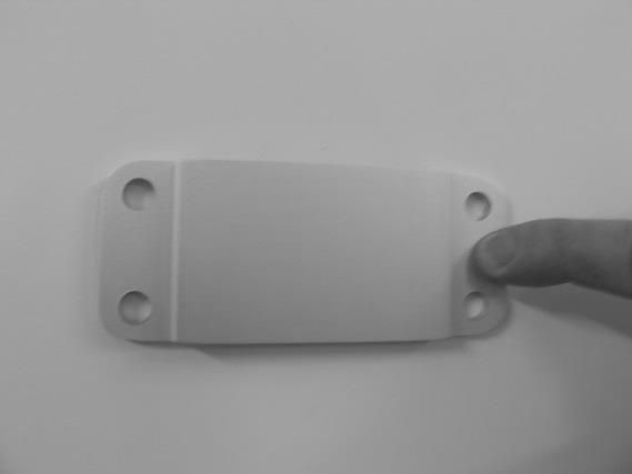 1 Zavesenie zo steny (prípadne stropu) pomocou stenovej konzoly Spotrebič musí byť namontovaný pokiaľ možno na nehorľavom základe.