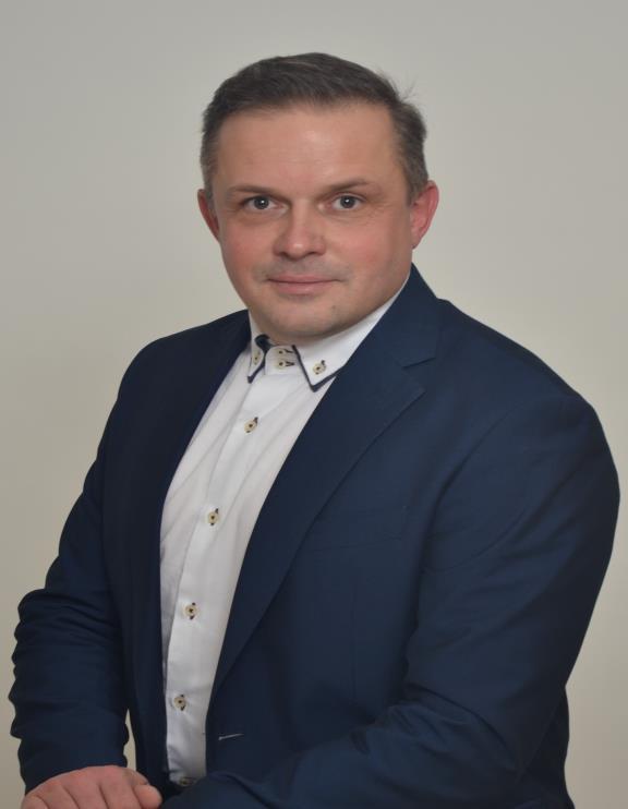 Ing. Tomáš Pastrňák, MBA Člen výboru České asociace interim managementu Majitel a jednatel interim manažerské společnosti R.F.T. s.r.o. Spolumajitel investiční skupiny CEDEKO CZ a.s. Člen představenstva krajské hospodářské komory MSK Člen komise pro majetek a hospodářskou správu - město Ostrava Práce na projektech restrukturalizace firem Olšanské papírny a.