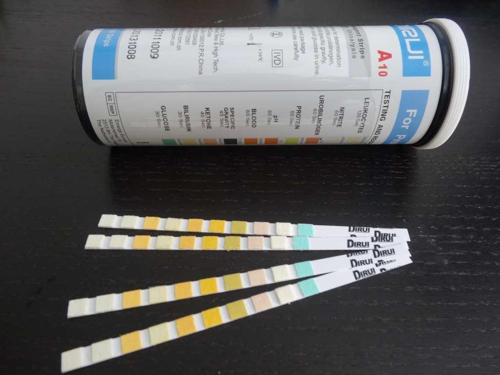 Selfmonitoring se provádí nejčastěji pomocí testačních proužků na glukometru měřícím přístroji, případně namočením testovacích