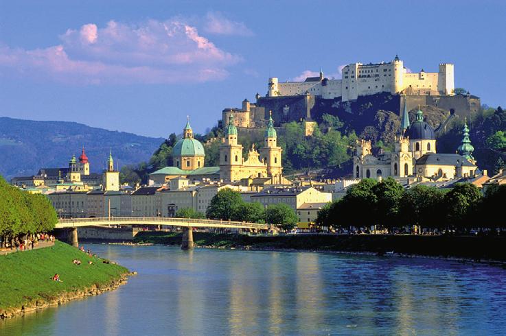 V Rakousku se navíc můžete seznámit se zajímavými tradicemi, ochutnat pravý sacher dort a wiener schnitzel a zdokonalit se ve valčíku!