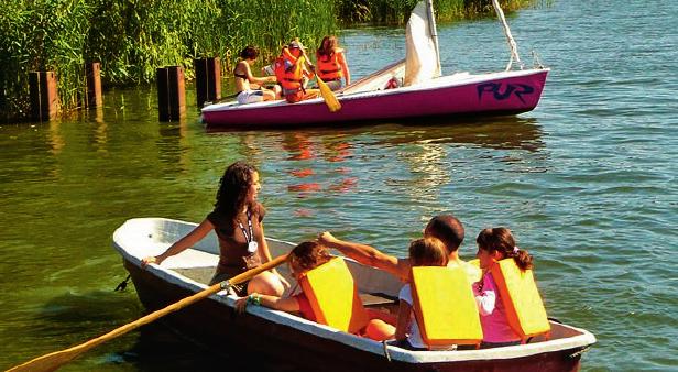 Kurz/týdny 2 3 4 Berlin Villa (16-17 let) 41 980 61 960 81 940 Munich Adventure (12-17 let) 49 970 73 950 98 430 Berlin Young & Fun (7-14 let) 38 520 56 240 74 480 Cena v Kč zahrnuje výuku,