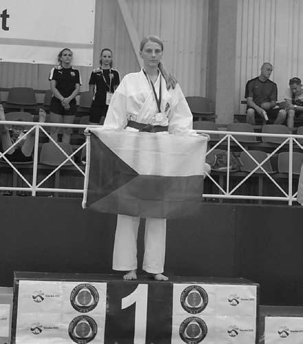 Vzhledem k tomu, že většina úspěšných sportovců pokračuje ve studiu na vysoké škole, nedaří se udržet dlouhodobě seniorské týmy, proto se trenéři zaměřují na práci s dětmi a mládeží.
