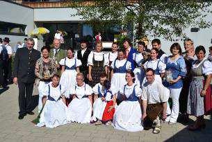 Druhý den se certifikovaní prodejci účastnili trhu, který se konal přímo v centru obce Hirschbach. Slavnosti se účastnili i folklórní soubory z oblasti Prácheňska.