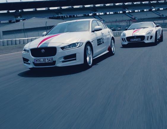 AKCE DRIVING EXPERIENCES AKCE ICONIC EXPERIENCES Příležitost řídit nejnovější vozy Jaguar na limitu jejich schopností nebo se vrátit do legendární historie značky Jaguar je vzácná.