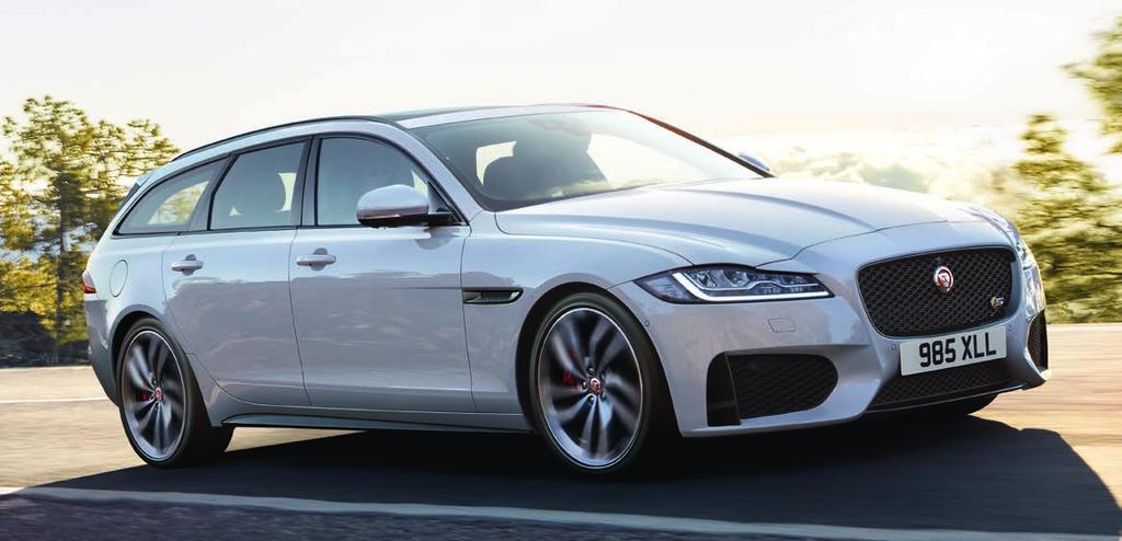 Koncová světla modelu XF Sportbrake mají osobité tvarové řešení inspirované modelem F-TYPE, s kruhovým prvkem, jímž prochází horizontální linie.