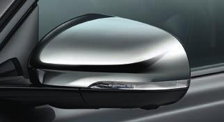 Kryty bočních ventilačních otvorů z vysoce kvalitních uhlíkových vláken vytvářejí vzhled inspirovaný světem motoristického sportu.