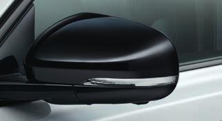 uhlíkových vláken CP416 pravá strana CP41 levá strana Leskle černé kryty umocňují dynamický design vnějších zpětných zrcátek.