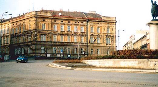 Prodám rodinný dům v Brně nabízím 7 apartmánů 1 garáž parkování před domem zahrada 150 m2 kolaudace r 1994 cena 15000 000 Kč ( 603 822 233 Další informace http://pensionkolev unascz/prodame/ Prodej