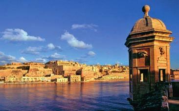 pro dospělé od 18 let průměrný věk 35 let (v létě 25 let) Valletta, hlavní město Malty, nejvíce 9 studentů ve třídě, obchodní angličtina, kombinované kurzy, apartmány, 2 týdny od 8 140 Kč, 12 týdnů