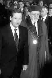 Radim Palouš * 6. 11. 1924, Praha 10. 9. 2015, Praha Dne 18. 3. 1982 při provádění akce EMAN 1 došlo k nezaviněné ztrátě objekta. V 18.20 hodin nastoupil EMAN 1 společně se svojí manželkou do el.